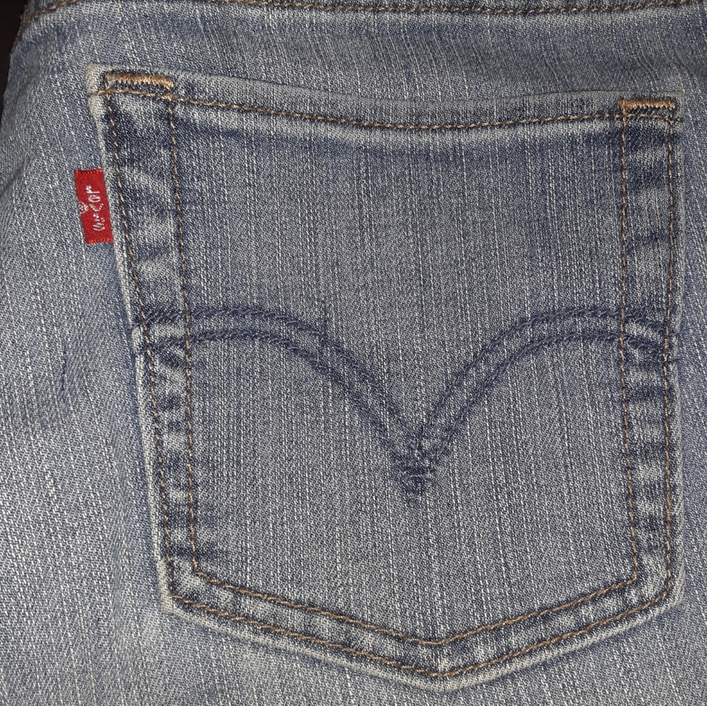 Vintage 512 Levi's ®️ cut off shorts - Picture 4 of 4